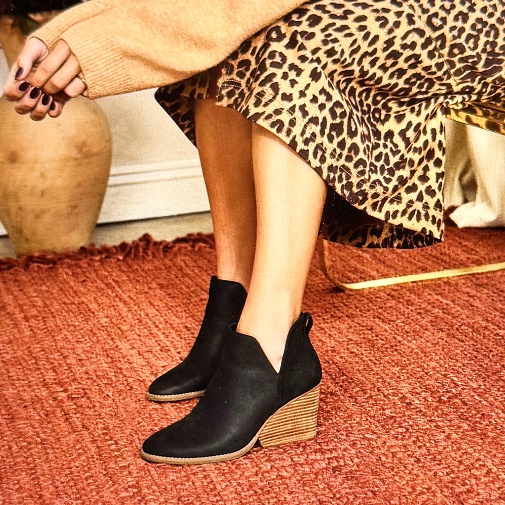 Toms Eliza Black Nubuck Leather Wedge Heel Ankle Boots Women’s Size 8.5 NWOT - Picture 3 of 14